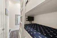 Modern, Fun Carriage Home 30A Light and Bright!Sleeps 4 - شاطئ