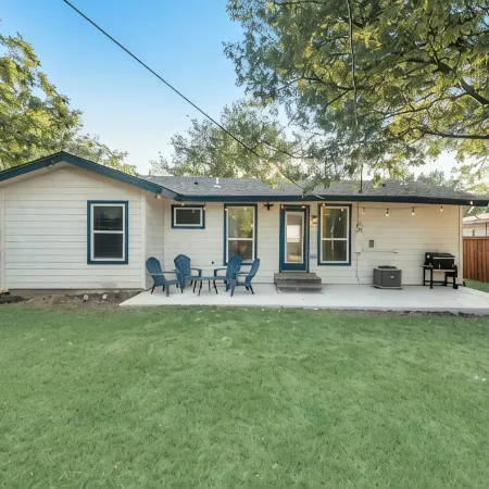 WALK TO THE STADIUM from STADIUM CIRCLE DR, a cozy 3-bedroom house in Arlington