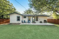WALK TO THE STADIUM from STADIUM CIRCLE DR, a cozy 3-bedroom house in Arlington - 4-Star
