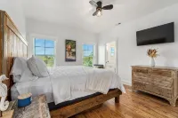 New CANAL front home a few rows back from the OCEAN! Beach passes provided! - 4-Star