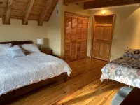 Long-Range Mtn Views, Huge Deck, Spa, Play Room, 1 Mile to Ski Resort & Trails - バルコニー