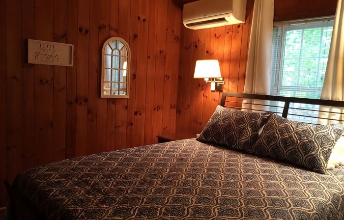 Three Cub Cottage in historic Flat Rock
