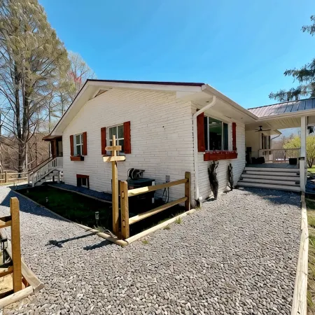 5/4 including 2 in-laws suites, 1 min to downtown!