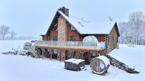 Luxury Cabin w/Heated Pool, 22Min to 7 Springs, HotTub, Sauna, Game Room & Views - Chalets