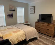 Newly renovated cozy cottage, located in the backyard of my home. - 3-Star