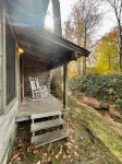 Cabin 2 - 1 Bedroom Cabin with Campbell Creek view in Pioneer Village - Hytter