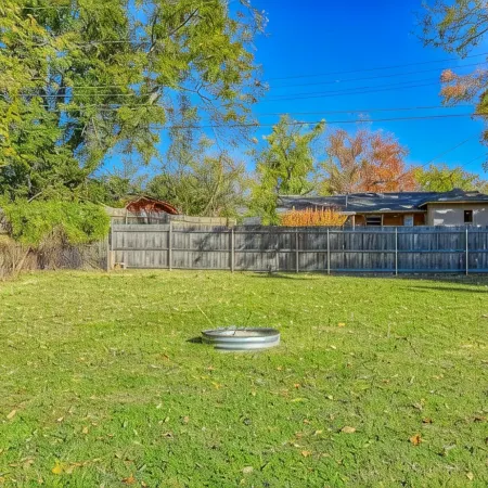Vintage home in heart of OU country--uniquely decorated OK themed home--ATT wifi