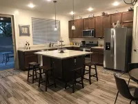 Cozy Casa Bliss: 3 Bedroom Desert Home - 홈스테이
