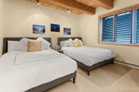 Large, Luxurious Riverfront Townhouse - piscine