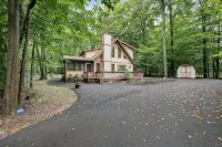 Pocono Chalet-Style Cabin in Arrowhead Lake! Community Fees Included! - Chalets