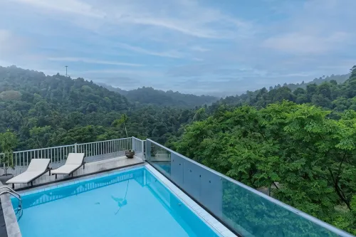 Rivendell Hotel - สระว่ายน้ำบนดาดฟ้า