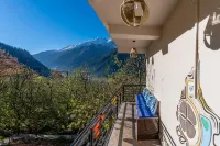 Zostel Sangla - Mountain view