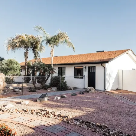 Centrally located cozy Studio in peaceful neighborhood!