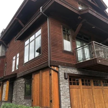 Large Big Sky Condo, sleeps 12-14. Close to Yellowstone and world class skiing!