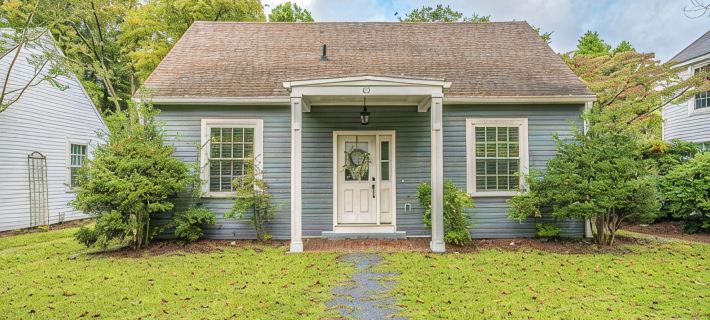 The McCaskill Cottage in the Village of Pinehurst! Hotels in Pinehurst
