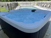 Hot Tub, Fire Pit, Private Backyard - Near Wineries & SPIRE - Swimmingpools