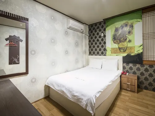 Twins Hotel - 2-Star