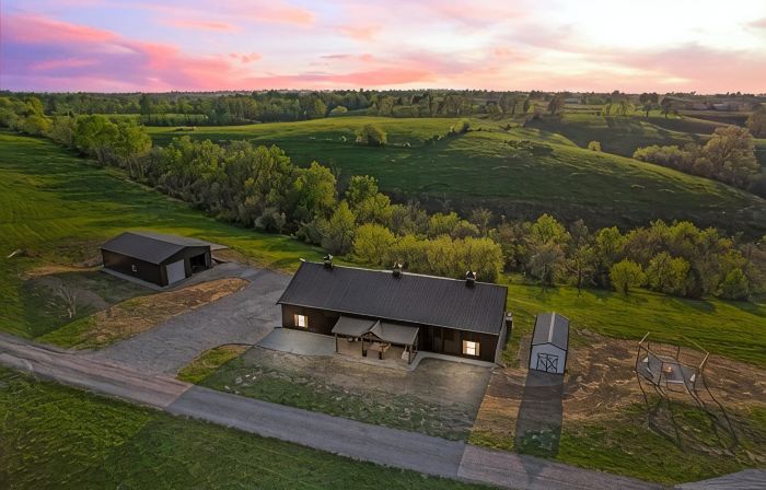 Bourbon Barndominium Bonanza! Golf Simulator+Theater+Hot Tub+Sports Bar+Arcade