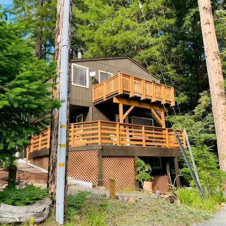 Surrounded by Redwoods with Ocean View & beach access