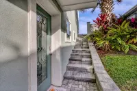 Pet friendly, newly renovated, ocean and beachfront historical home - Balkoner