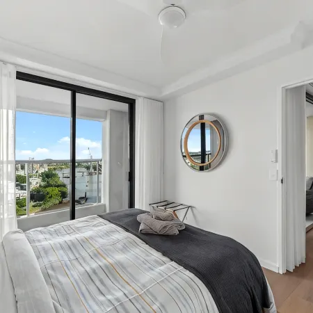 Stunning! 2Bed, 1Bath, 1Car, VIEWS ~ CBD