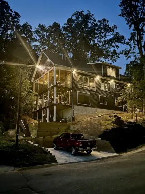 Modern, Chic Adult ONLY Retreat On Hill w/Sunset Views Steps from Downtown - Boutique