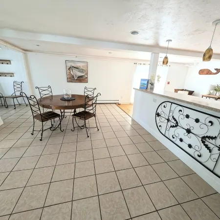 ⭐ Spacious and Bright , Very Close to Beach! ⭐