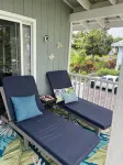 Afforable & quaint upstairs 2Bedroom 1Bath apartment with lanai and Ocean views - 2-Star