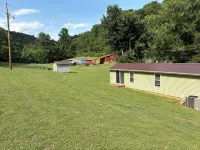 Rosey's Retreat Charming 2-bedroom Country Cottage in LaFollette, Tennessee WiFi - 3-Star