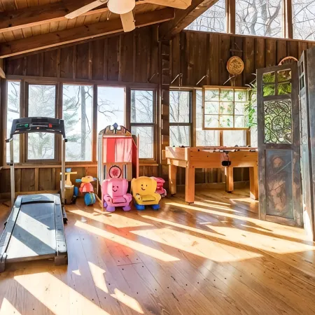 Spacious Mountain Cabin with Sweeping Views