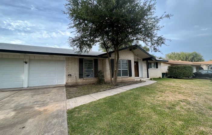 4Br Pool Home Near Randolph AFB • Furnished Extended Stay • Wi-Fi • Laundry
