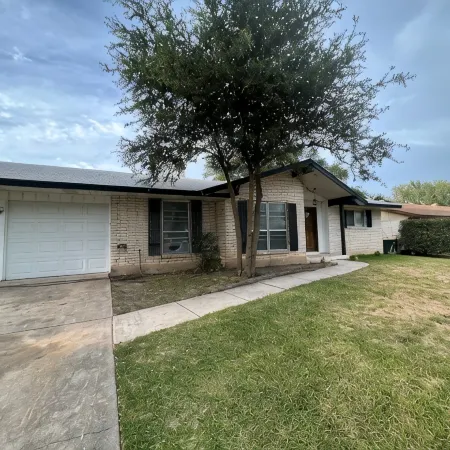 4Br Pool Home Near Randolph AFB • Furnished Extended Stay • Wi-Fi • Laundry