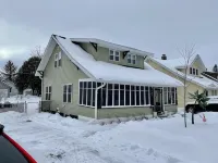 Executive Craftsman with Huge Fenced Yard - Wifi