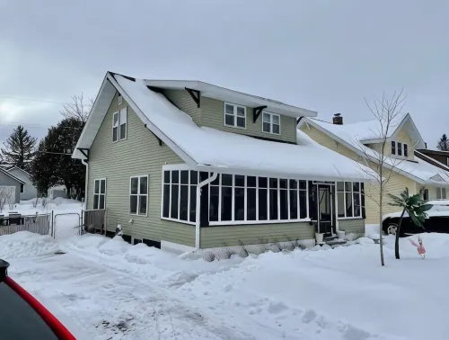 Executive Craftsman with Huge Fenced Yard - Wifi