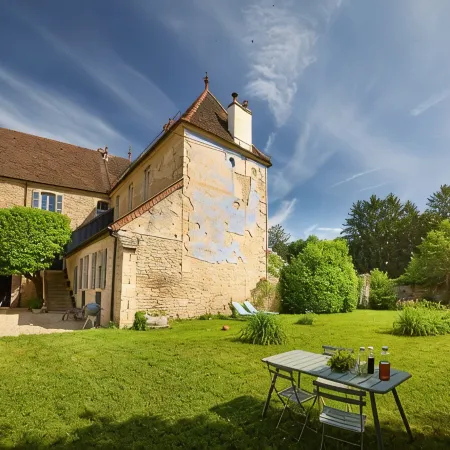 Former convent from the 17th, renovated, private garden, Beaune city center