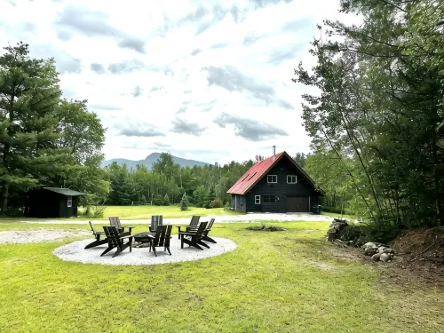 Stay near Jay Peak at your own private cabin with 18 brookside acres! - Wifi