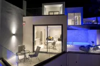 White Cliff Luxury Suites - 4 tähden
