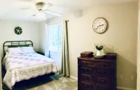 Devil's Lake Cottage - Family Friendly a block from State Park Entrance! Skiing - 3 stjerner