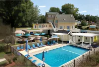 Admiral's Inn Resort - Beach