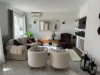 Spacious Apartment w/ Garden Views & Pool Access - 4-نجوم