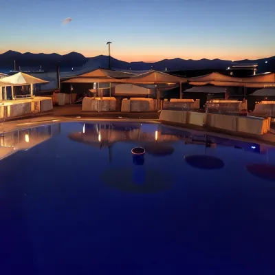 La Isla Resort Hotels near Stadio Arechi