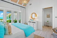 Ba Roos Beach House/Iconic Tar Bay Estate with 300’ of Direct Beachfront - Homestays