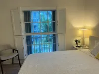 Key Biscayne 2 bedrooms sleeps 4 walk 2 beach shops - Swimmingpools