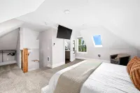 The Carriage House on Lake Superior  I  Lakeshore & Views  I  by Relax Open Air - 4-Star