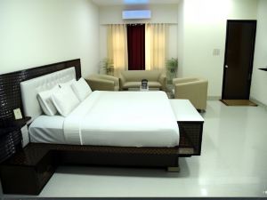 J.S. Plaza Hotel & Restaurant - Best Budget Hotel in Una