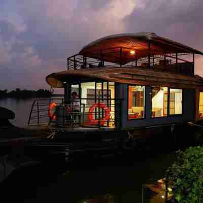 Private Houseboats Hotel Exterior