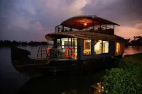 Private Houseboats Hotel a Kainakary South