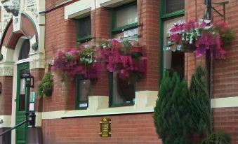 Boars Head Hotel - Housity