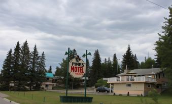 Pines Motel
