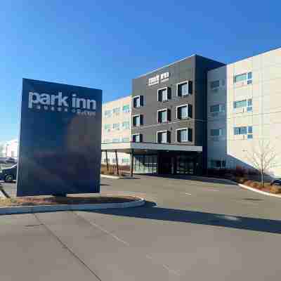 Park Inn by Radisson Edmonton Airport Hotel Exterior